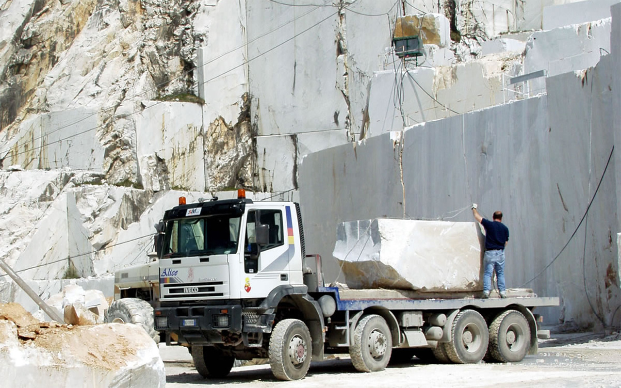 transporting natural stone blocks